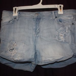 Rue 21 Distressed Jean Shorts Size: 15/16